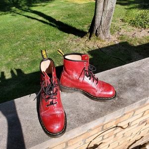 Dr. Marten croc? pattern red/metallic w's US9/UK7